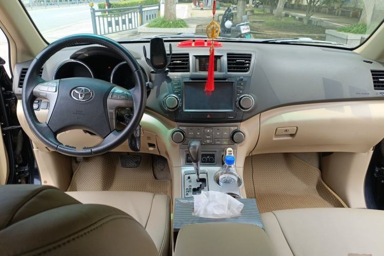 Used Toyota Highlander 2011 2.7L Two-Wheel Drive 7-Seater Luxury Navigation Edition Center Console