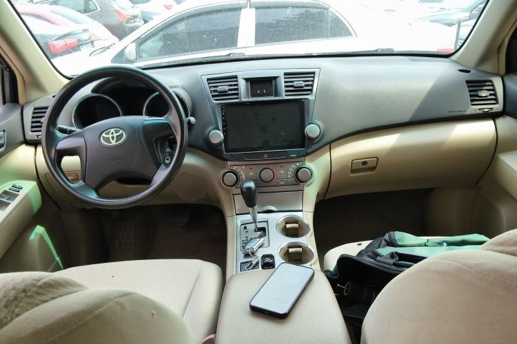 Used Toyota Highlander 2011 2.7L Two-Wheel Drive 5-Seater Elite Edition Center Console