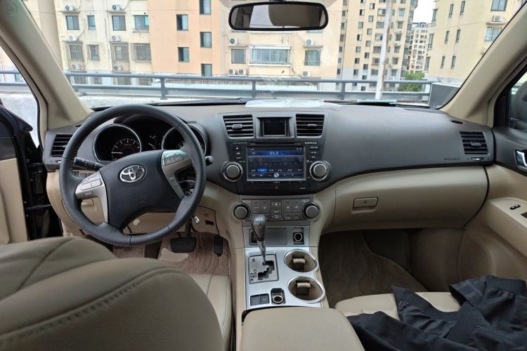 Used Toyota Highlander 2011 2.7L Two-Wheel Drive 7-Seater Luxury Navigation Edition Center Console