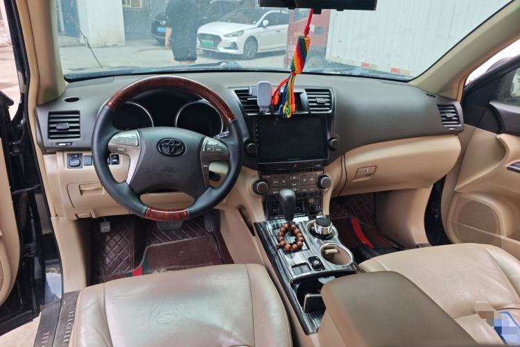 Used Toyota Highlander 2011 2.7L Two-Wheel Drive 7-Seater Luxury Edition Center Console