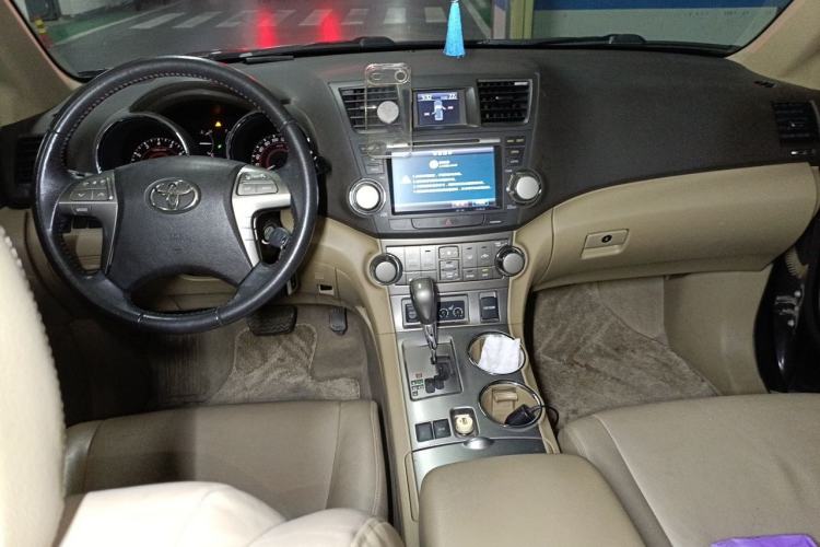 Used Toyota Highlander 2011 2.7L Two-Wheel Drive 7-Seater Luxury Navigation Edition Center Console