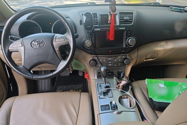 Used Toyota Highlander 2011 2.7L Two-Wheel Drive 7-Seater Luxury Navigation Edition Center Console