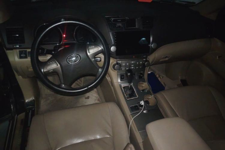 Used Toyota Highlander 2011 2.7L Two-Wheel Drive 7-Seater Luxury Edition Center Console