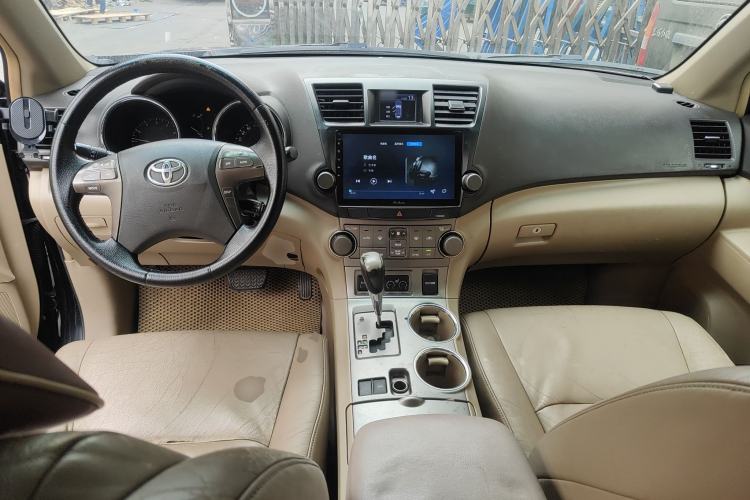 Used Toyota Highlander 2011 2.7L Two-Wheel Drive 7-Seater Luxury Edition Center Console