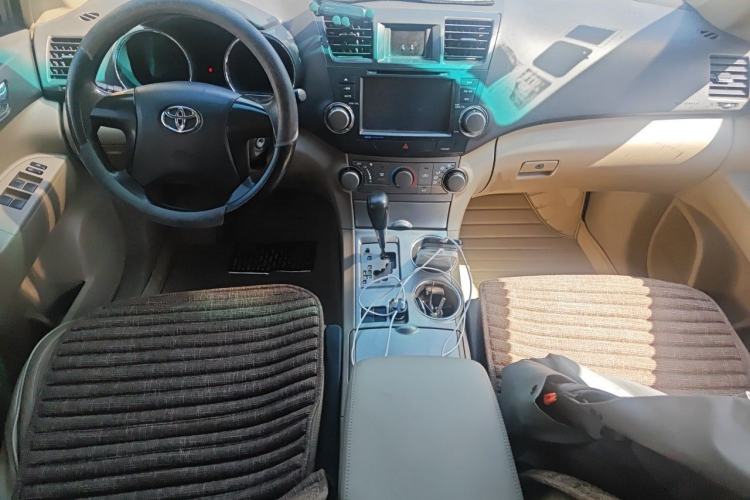 Used Toyota Highlander 2011 2.7L Two-Wheel Drive 5-Seater Elite Edition Center Console
