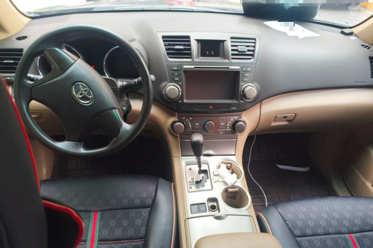 Used Toyota Highlander 2011 2.7L Two-Wheel Drive 5-Seater Elite Edition Center Console