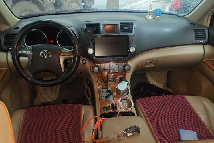 Used Toyota Highlander 2011 2.7L Two-Wheel Drive 7-Seater Luxury Edition Center Console