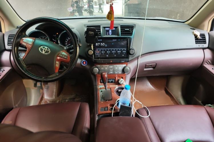 Used Toyota Highlander 2011 2.7L Two-Wheel Drive 7-Seater Luxury Edition Center Console
