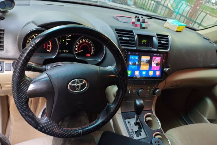 Used Toyota Highlander 2011 2.7L Two-Wheel Drive 5-Seater Elite Edition Center Console