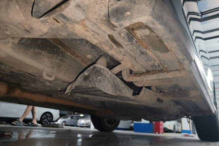 Used Toyota Highlander 2011 2.7L Two-Wheel Drive 7-Seater Luxury Edition Chassis Front Left