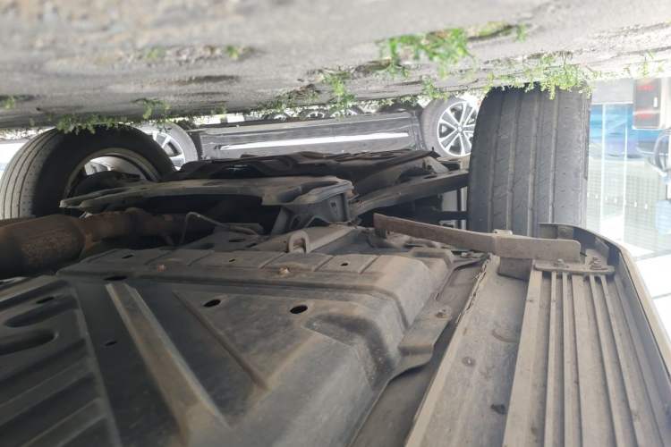 Used Toyota Highlander 2011 2.7L Two-Wheel Drive 7-Seater Luxury Edition Chassis Front Left