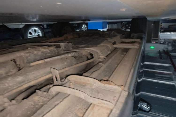 Used Toyota Highlander 2011 2.7L Two-Wheel Drive 7-Seater Luxury Edition Chassis Rear Left