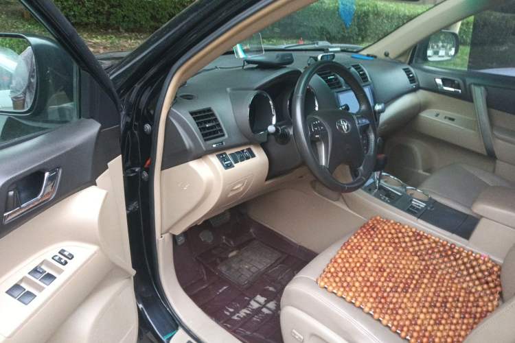 Used Toyota Highlander 2011 2.7L Two-Wheel Drive 7-Seater Luxury Edition Driver Seat