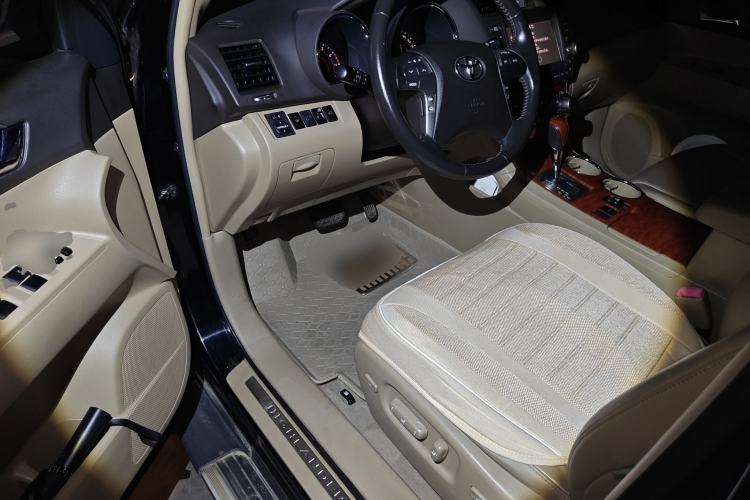 Used Toyota Highlander 2011 2.7L Two-Wheel Drive 7-Seater Supreme Edition Driver Seat