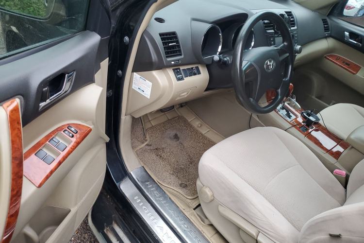 Used Toyota Highlander 2011 2.7L Two-Wheel Drive 7-Seater Elite Edition Driver Seat