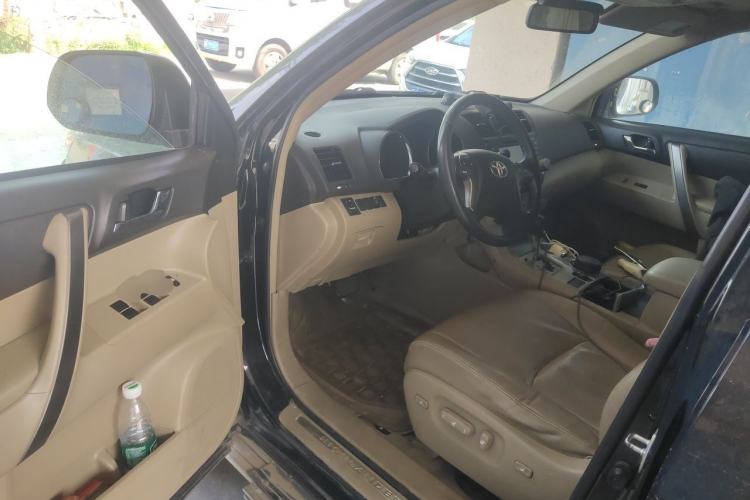 Used Toyota Highlander 2011 2.7L Two-Wheel Drive 7-Seater Luxury Edition Driver Seat