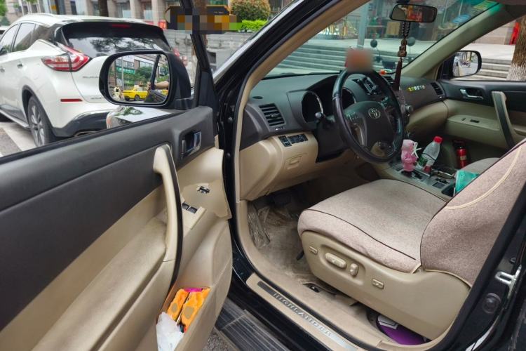 Used Toyota Highlander 2011 2.7L Two-Wheel Drive 7-Seater Luxury Edition Driver Seat