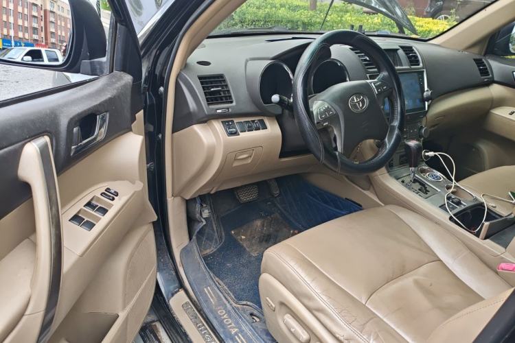 Used Toyota Highlander 2011 2.7L Two-Wheel Drive 7-Seater Luxury Edition Driver Seat