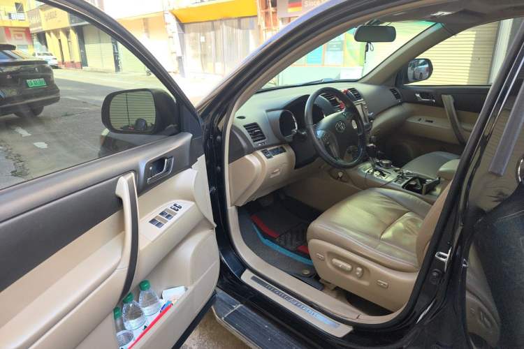 Used Toyota Highlander 2011 2.7L Two-Wheel Drive 7-Seater Luxury Edition Driver Seat