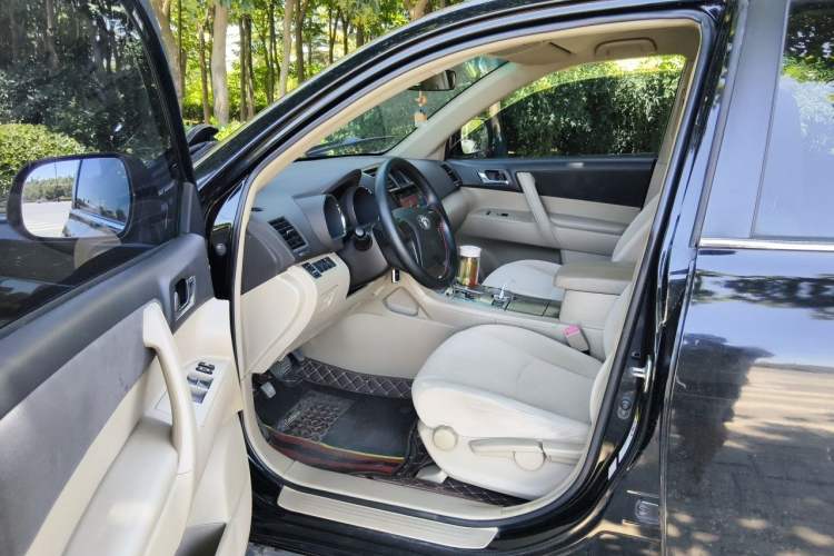 Used Toyota Highlander 2011 2.7L Two-Wheel Drive 5-Seater Elite Edition Driver Seat