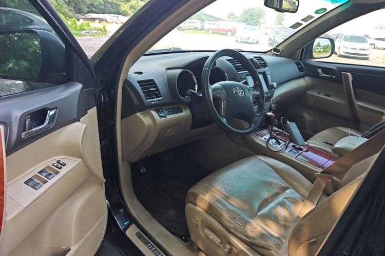 Used Toyota Highlander 2011 2.7L Two-Wheel Drive 7-Seater Supreme Edition Driver Seat