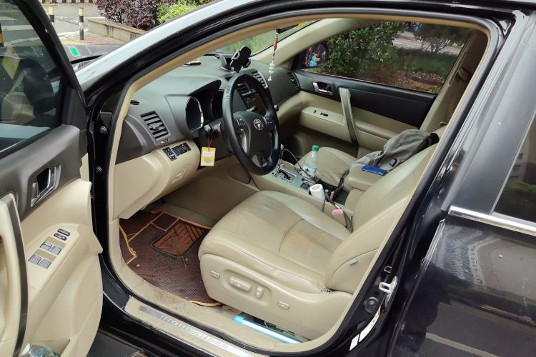 Used Toyota Highlander 2011 2.7L Two-Wheel Drive 7-Seater Luxury Edition Driver Seat