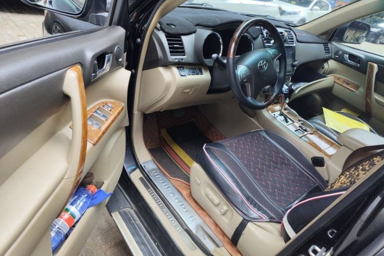 Used Toyota Highlander 2011 2.7L Two-Wheel Drive 7-Seater Luxury Edition Driver Seat