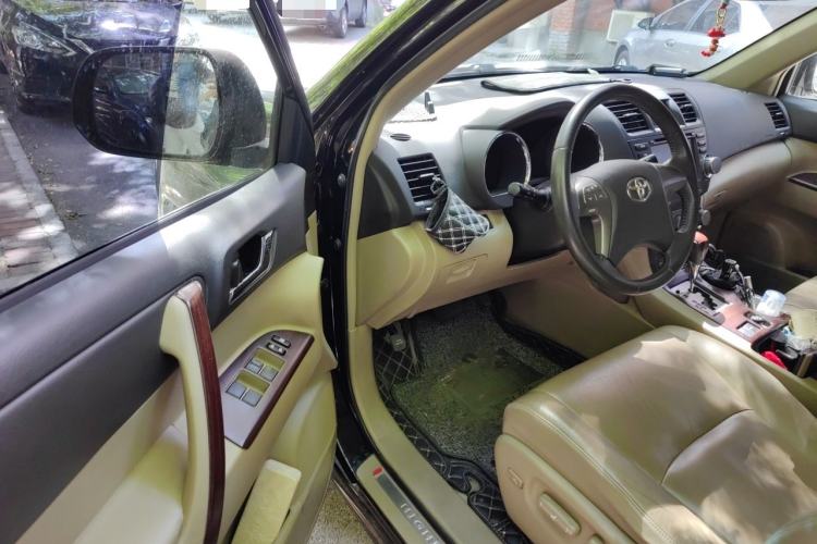 Used Toyota Highlander 2011 2.7L Two-Wheel Drive 5-Seater Sport Edition Driver Seat