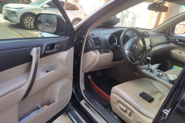 Used Toyota Highlander 2011 2.7L Two-Wheel Drive 5-Seater Sport Edition Driver Seat
