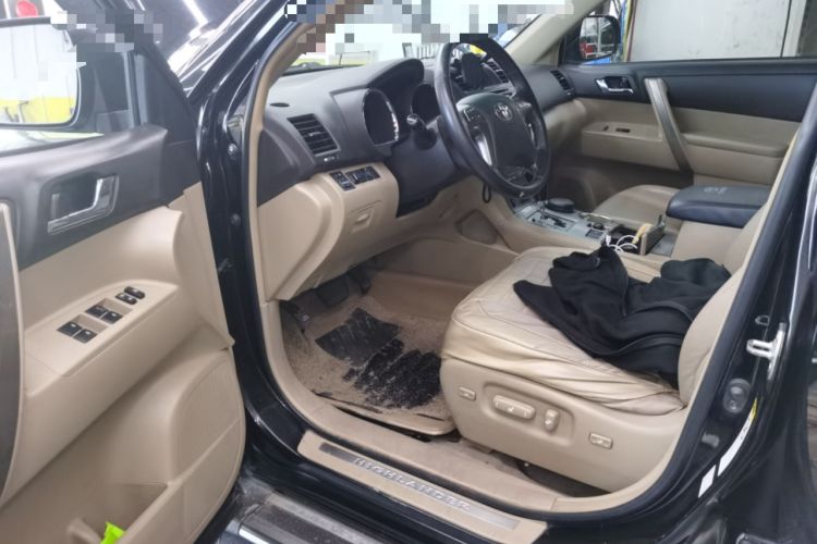 Used Toyota Highlander 2011 2.7L Two-Wheel Drive 7-Seater Luxury Edition Driver Seat