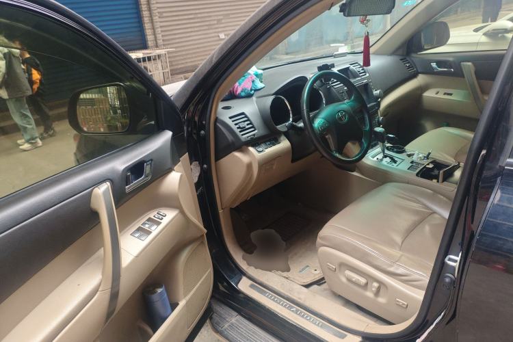 Used Toyota Highlander 2011 2.7L Two-Wheel Drive 5-Seater Sport Edition Driver Seat