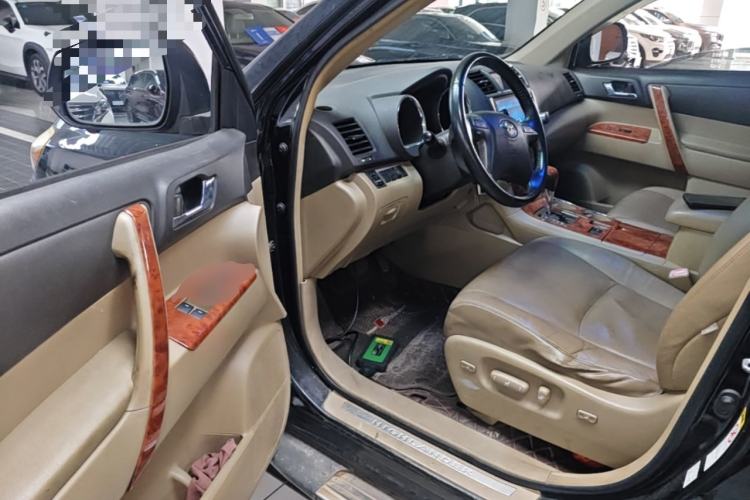 Used Toyota Highlander 2011 2.7L Two-Wheel Drive 7-Seater Luxury Edition Driver Seat