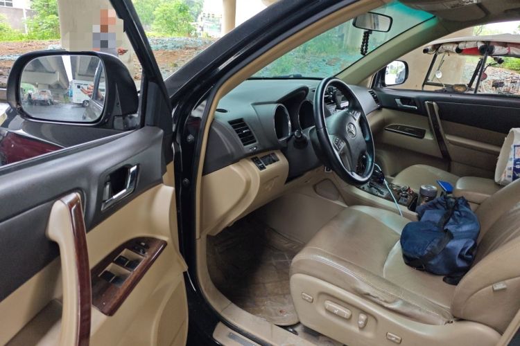 Used Toyota Highlander 2011 2.7L Two-Wheel Drive 7-Seater Luxury Edition Driver Seat