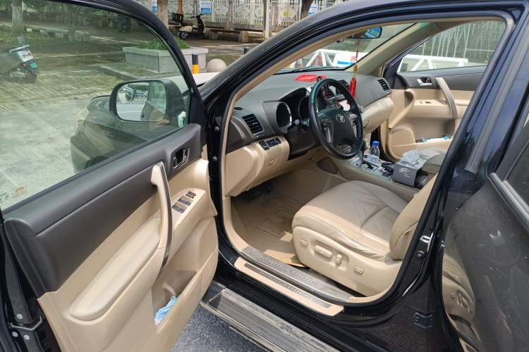 Used Toyota Highlander 2011 2.7L Two-Wheel Drive 7-Seater Luxury Navigation Edition Driver Seat