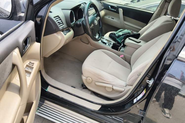 Used Toyota Highlander 2011 2.7L Two-Wheel Drive 5-Seater Elite Edition Driver Seat