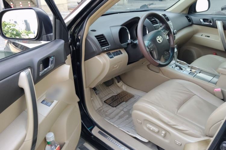 Used Toyota Highlander 2011 2.7L Two-Wheel Drive 7-Seater Luxury Edition Driver Seat