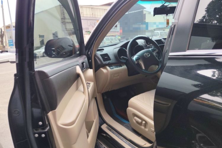 Used Toyota Highlander 2011 2.7L Two-Wheel Drive 7-Seater Luxury Edition Driver Seat