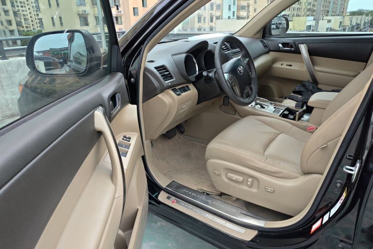 Used Toyota Highlander 2011 2.7L Two-Wheel Drive 7-Seater Luxury Navigation Edition Driver Seat