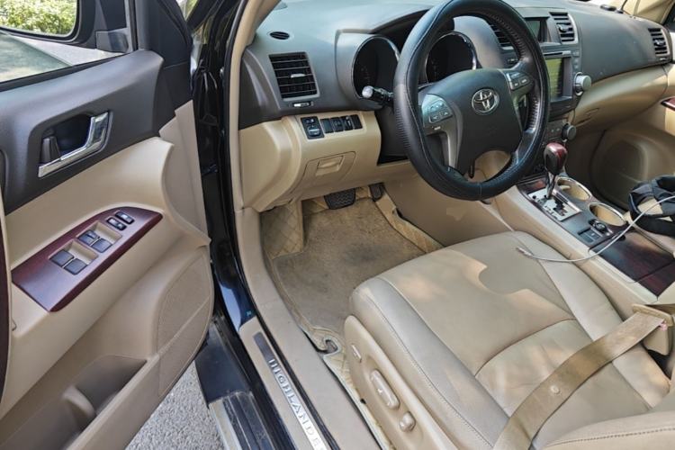 Used Toyota Highlander 2011 2.7L Two-Wheel Drive 7-Seater Luxury Navigation Edition Driver Seat