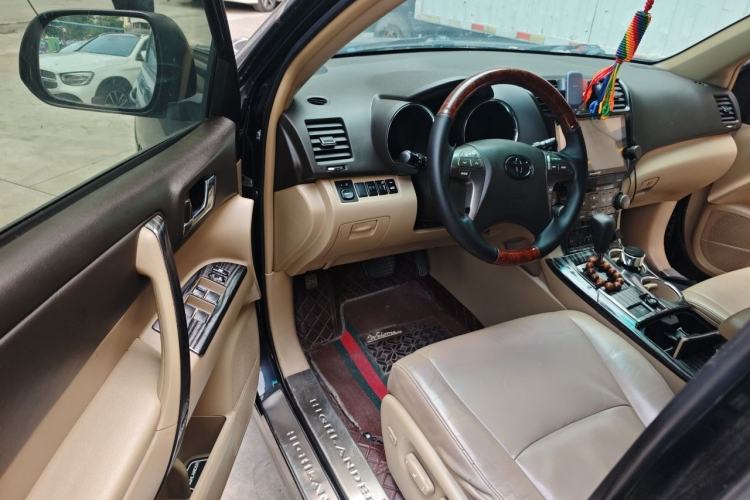 Used Toyota Highlander 2011 2.7L Two-Wheel Drive 7-Seater Luxury Edition Driver Seat