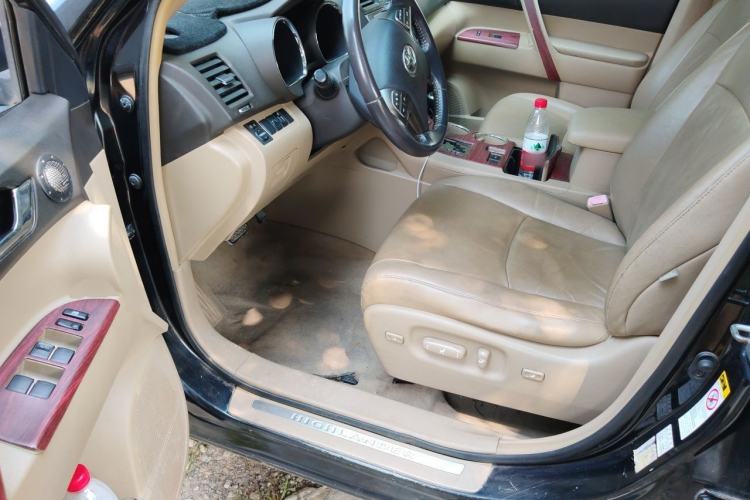 Used Toyota Highlander 2011 2.7L Two-Wheel Drive 7-Seater Luxury Edition Driver Seat