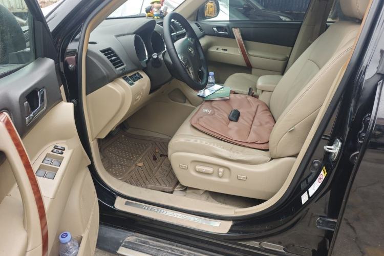 Used Toyota Highlander 2011 2.7L Two-Wheel Drive 7-Seater Supreme Edition Driver Seat