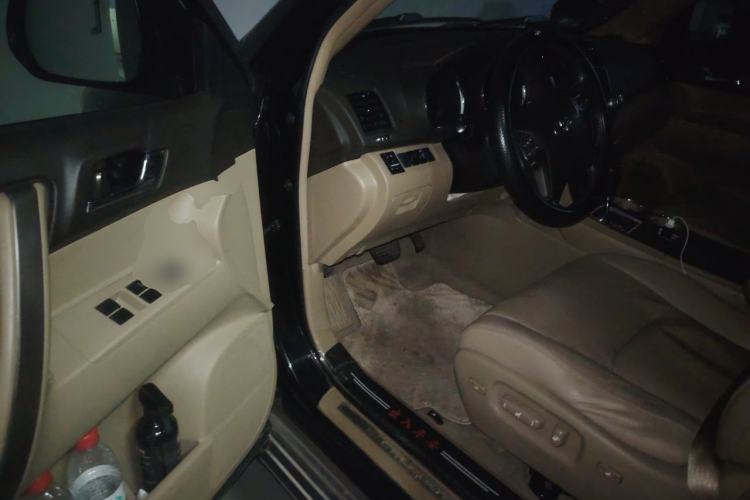 Used Toyota Highlander 2011 2.7L Two-Wheel Drive 7-Seater Luxury Edition Driver Seat
