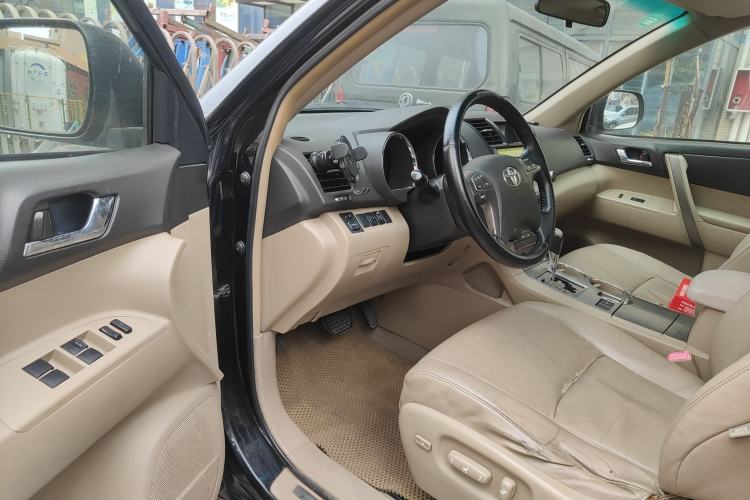 Used Toyota Highlander 2011 2.7L Two-Wheel Drive 7-Seater Luxury Edition Driver Seat