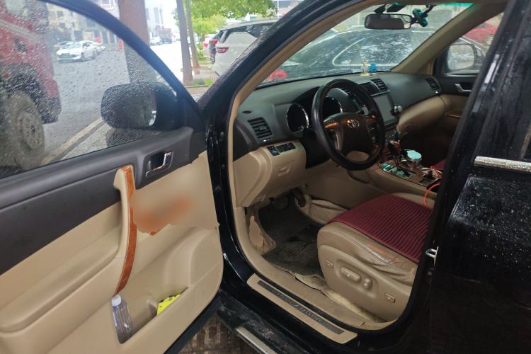 Used Toyota Highlander 2011 2.7L Two-Wheel Drive 7-Seater Luxury Edition Driver Seat