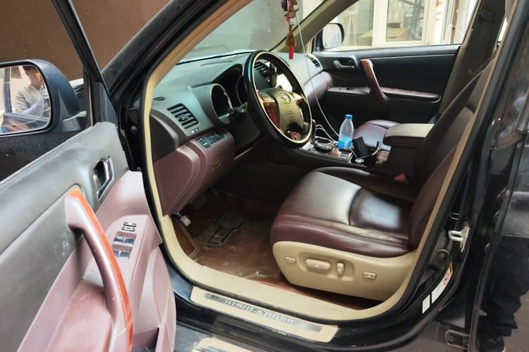Used Toyota Highlander 2011 2.7L Two-Wheel Drive 7-Seater Luxury Edition Driver Seat
