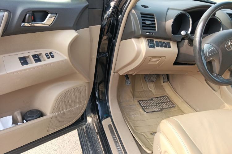 Used Toyota Highlander 2011 2.7L Two-Wheel Drive 7-Seater Luxury Edition Driver Seat