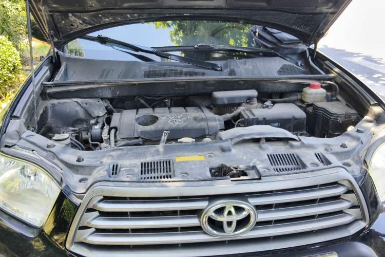 Used Toyota Highlander 2011 2.7L Two-Wheel Drive 5-Seater Elite Edition Engine Bay