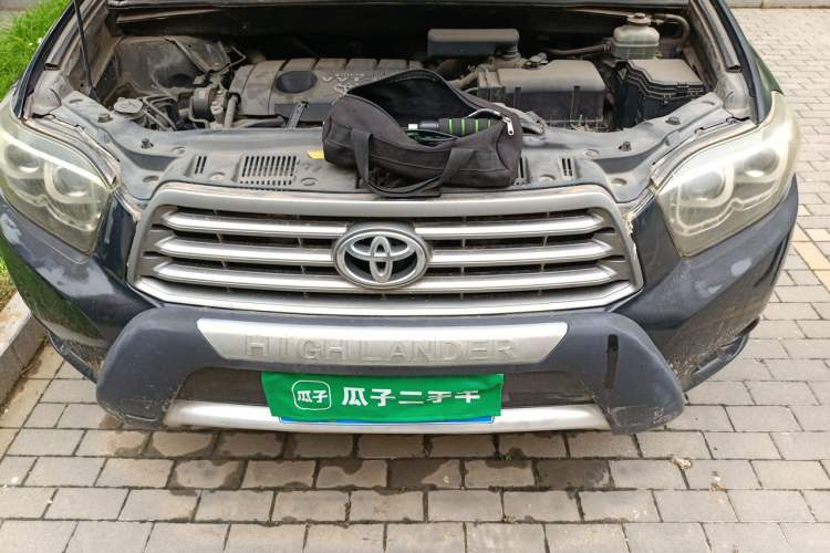 Used Toyota Highlander 2011 2.7L Two-Wheel Drive 5-Seater Elite Edition Engine Bay