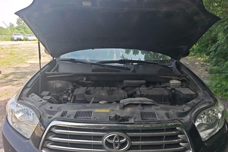 Used Toyota Highlander 2011 2.7L Two-Wheel Drive 7-Seater Supreme Edition Engine Bay